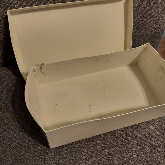 Manolo Blahnik - Picture 8 of 13